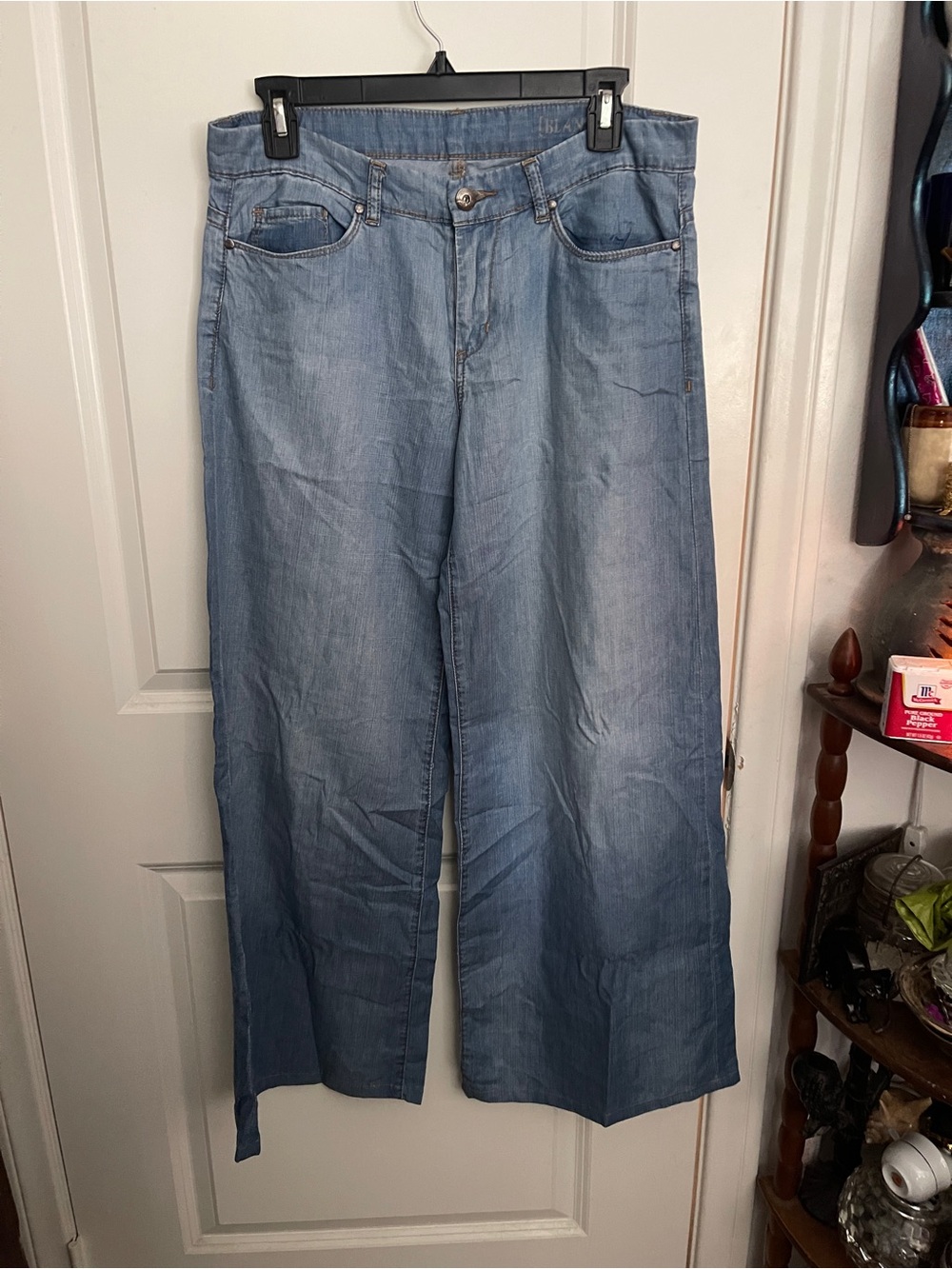 BLANK NYC Wide leg light wash denim jeans size 30